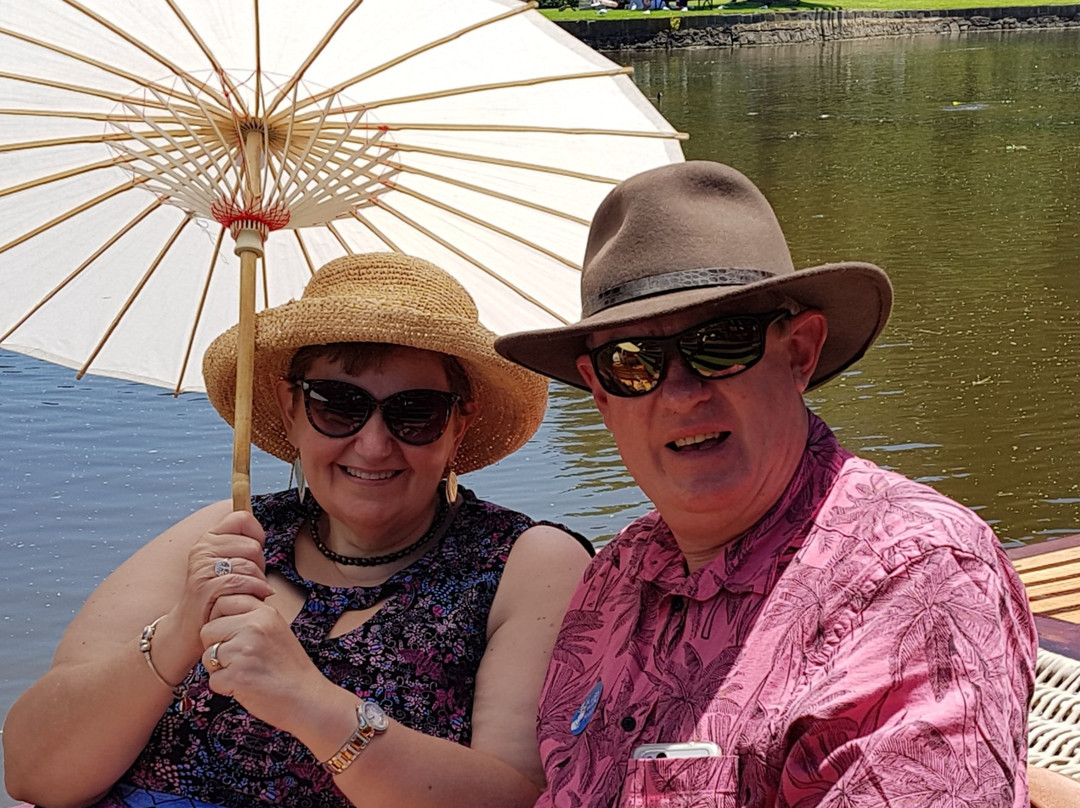 Punting On The Lake景点图片