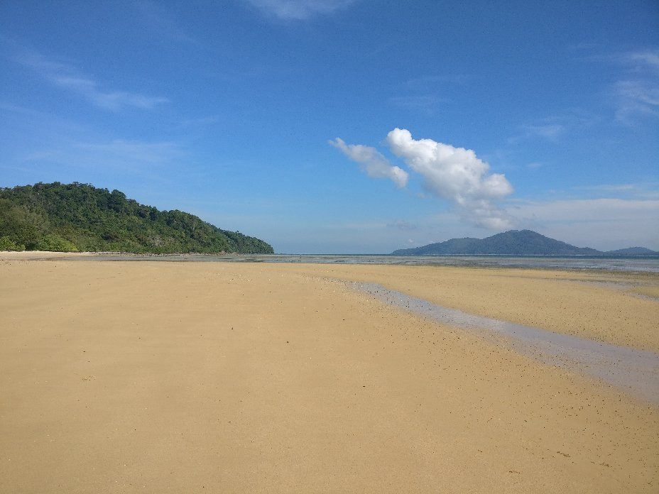 皮皮岛海滩酒店主图