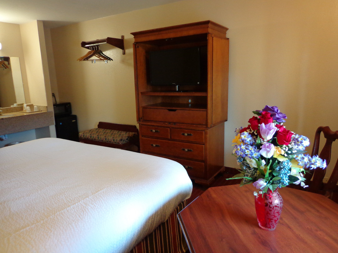 Economy Inn Express Warren主图