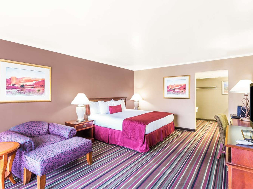 Days Inn & Suites by Wyndham Logan主图