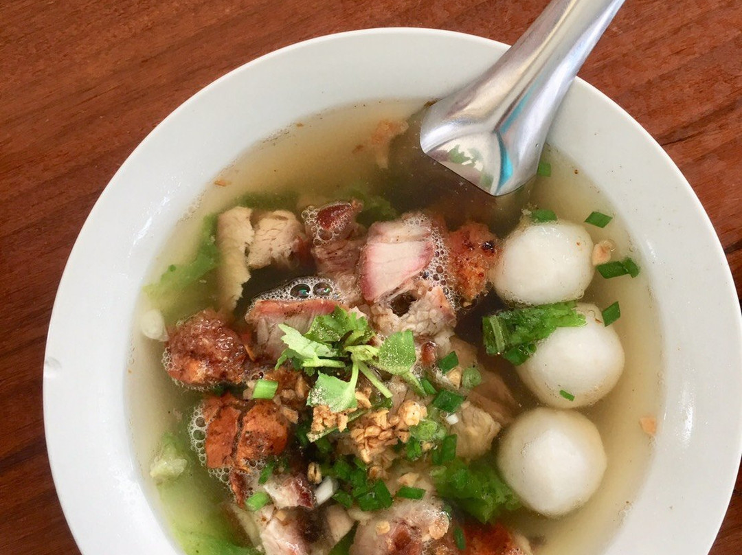 โกบาส ข้าวหมูแดง หมูกรอบ