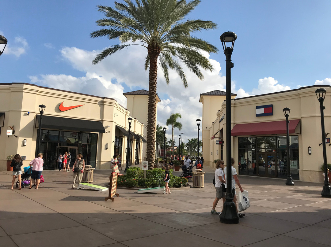 Tanger Outlets Palm Beach景点图片