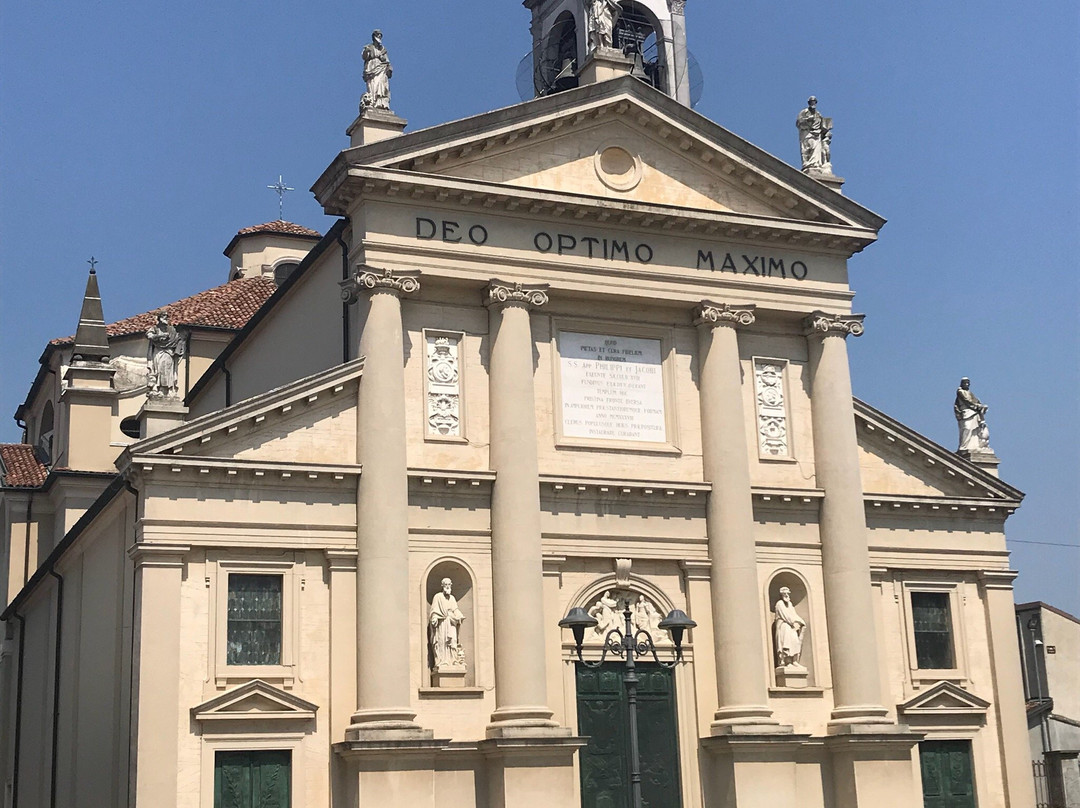 Camisano旅游景点-Parrocchia Santi Giacomo e Filippo Apostoli