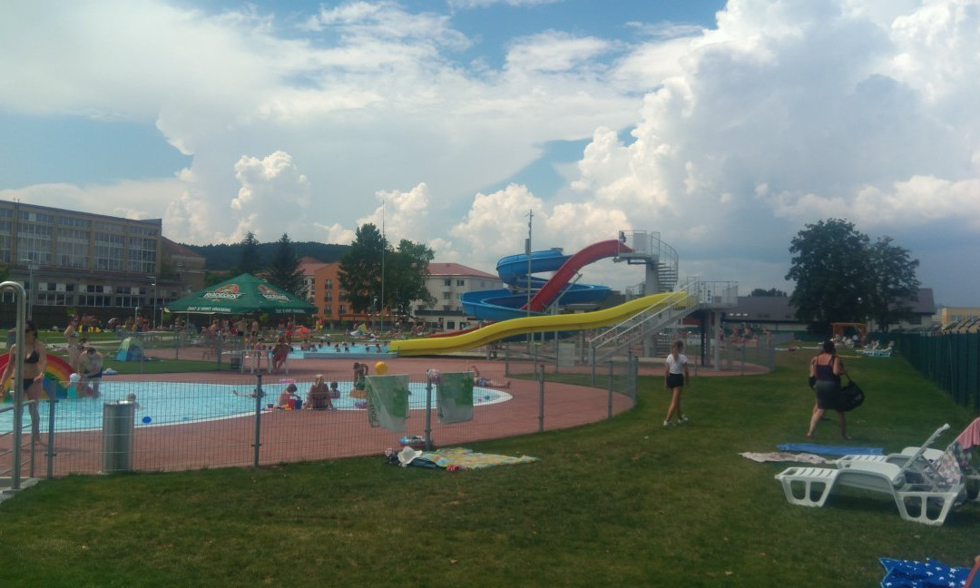 Letka swimming pool景点图片