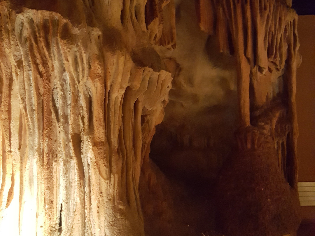 Cuevas de Candamo景点图片