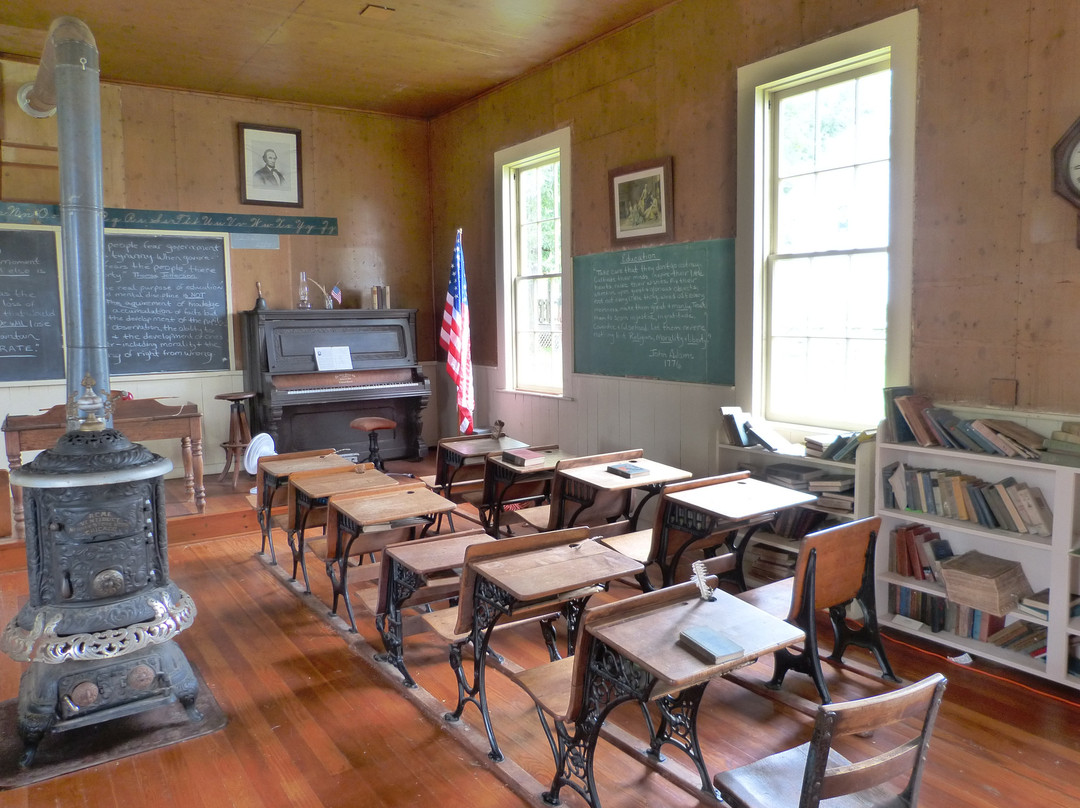 Dan Nagle Walnut Grove Pioneer Village-Long Grove必去景点