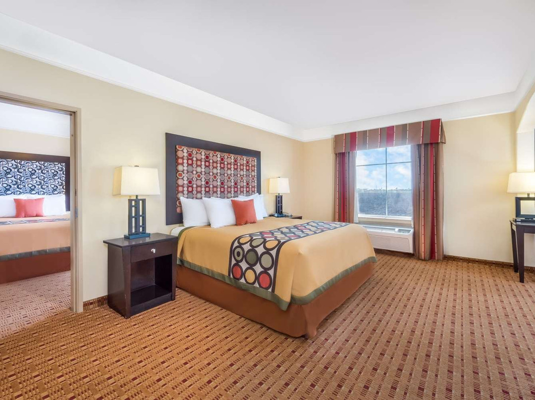 贝斯特韦斯特普勒斯体育场旅馆&套房酒店主图