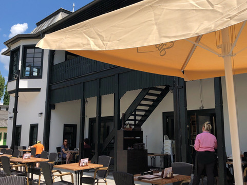 VakVarjú Csónakház主图