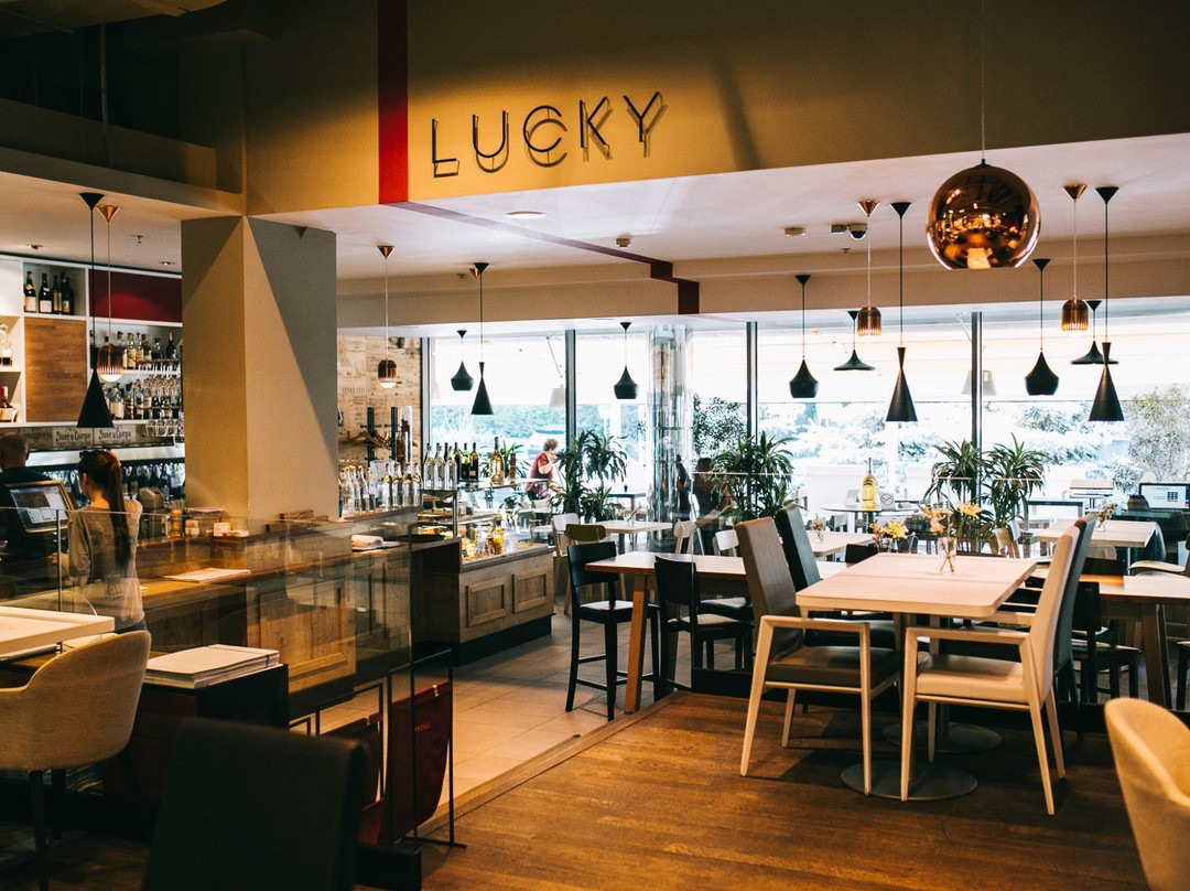 Lucky Restaurant Vinoteque