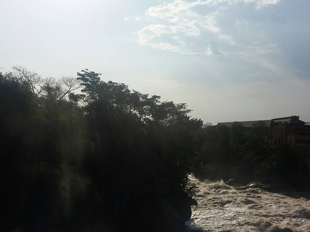 Monumento os Enamorados - Ilha dos Amores-Salto必去景点