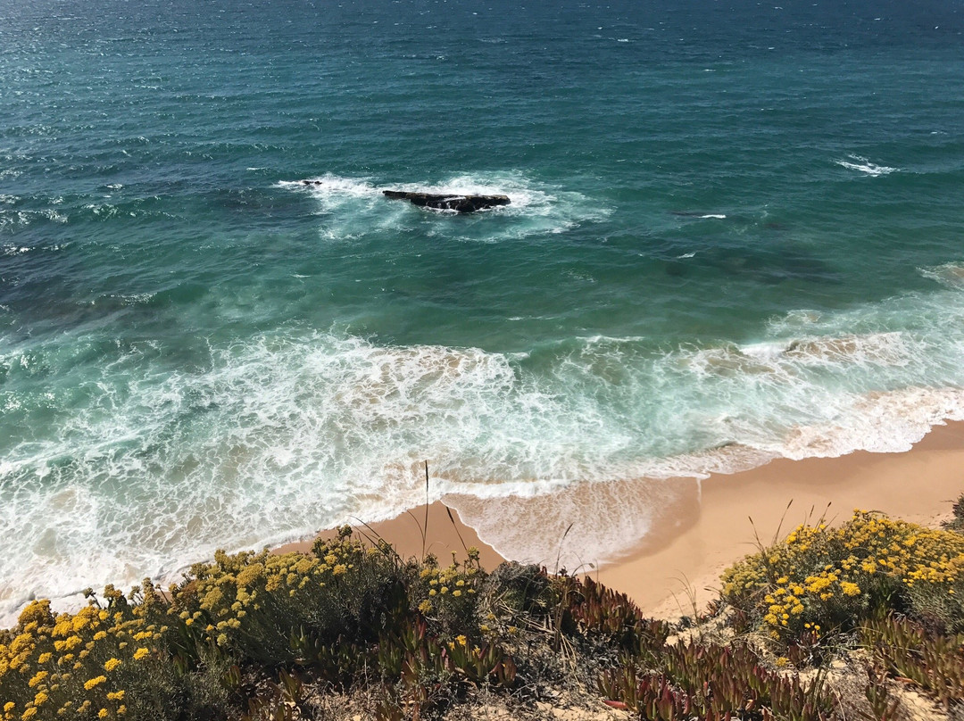 Praia das Bicas景点图片