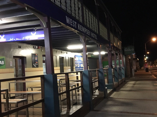 Kempsey餐馆和美食-The West Kempsey Hotel