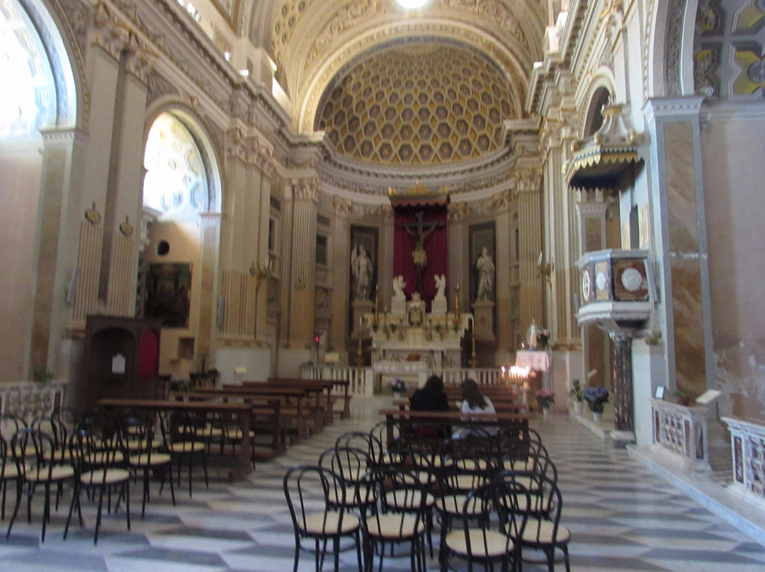 Basilica Of The Holy Cross景点图片