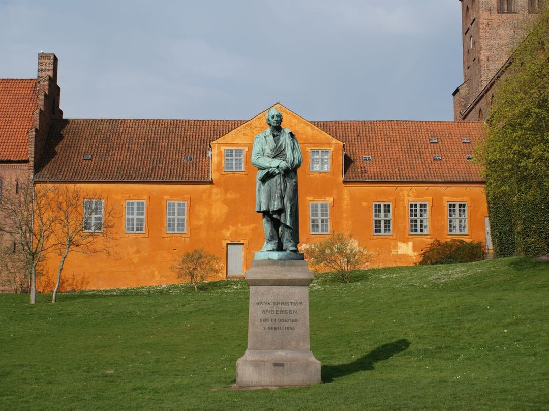 Hans Christian Andersen Statue-欧登塞必去景点