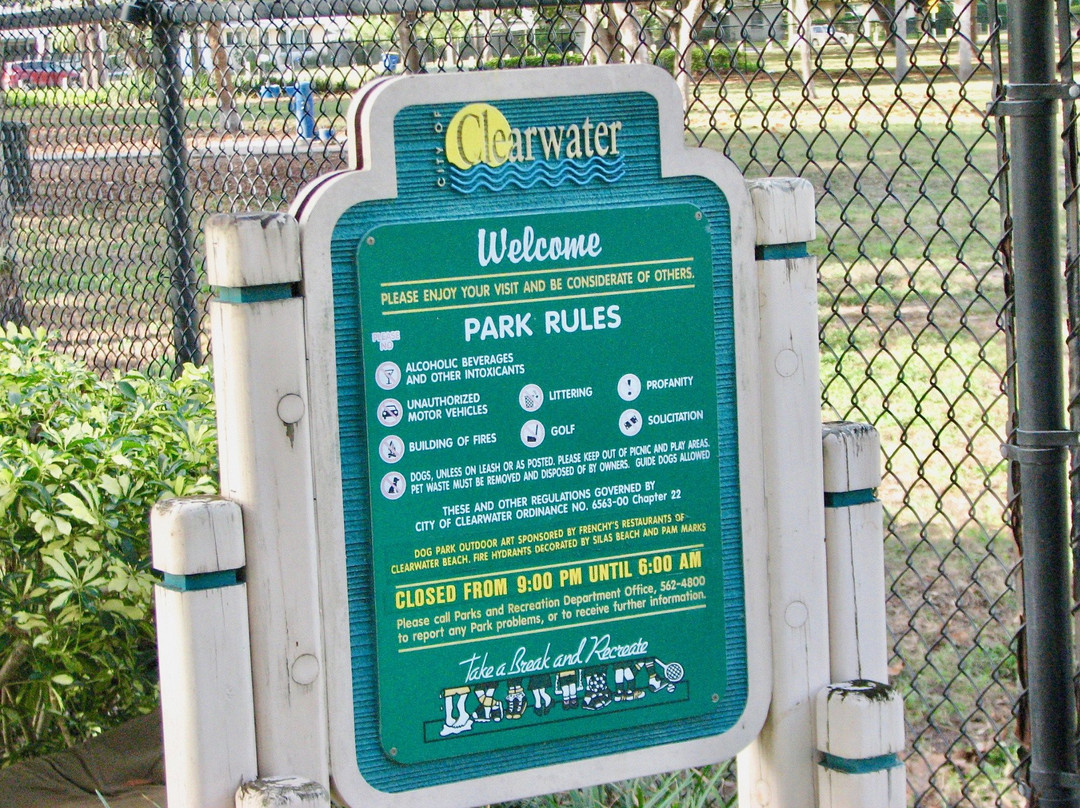 Doggie Days Dog Park-克利尔沃特必去景点