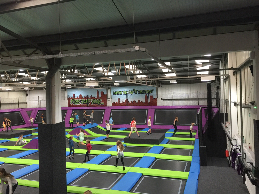 Sky High Trampoline Park景点图片