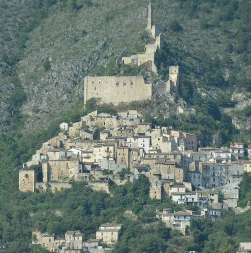 Castello De Sanctis-Roccacasale必去景点
