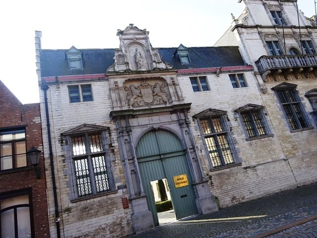 Paleis van Margareta van Oostenrijk (Palace of Margaret of Austria)景点图片