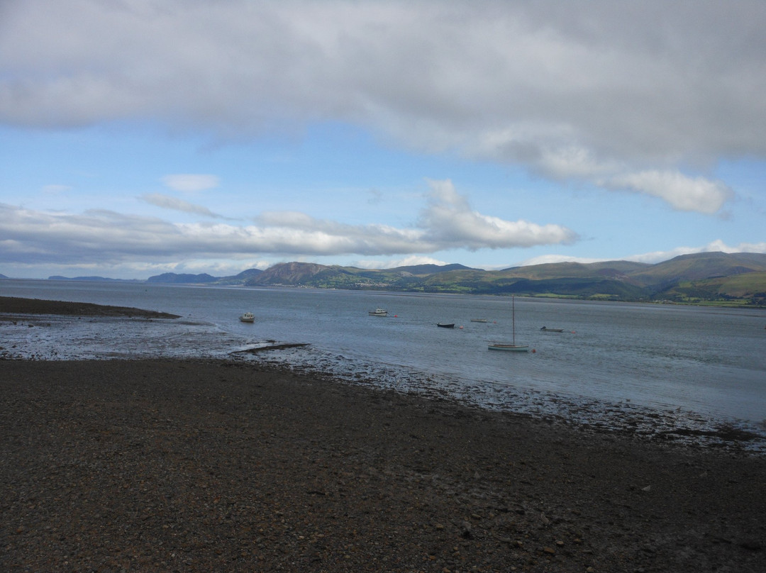 Llanfaes Beach景点图片