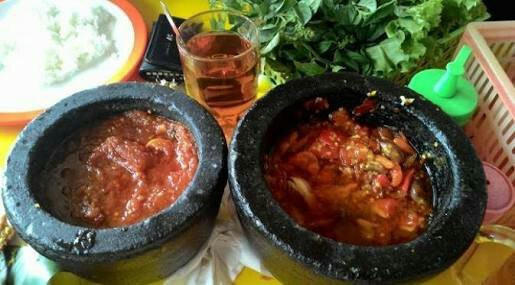 Sindanglaka餐馆和美食-Warung Nasi Alam Sunda