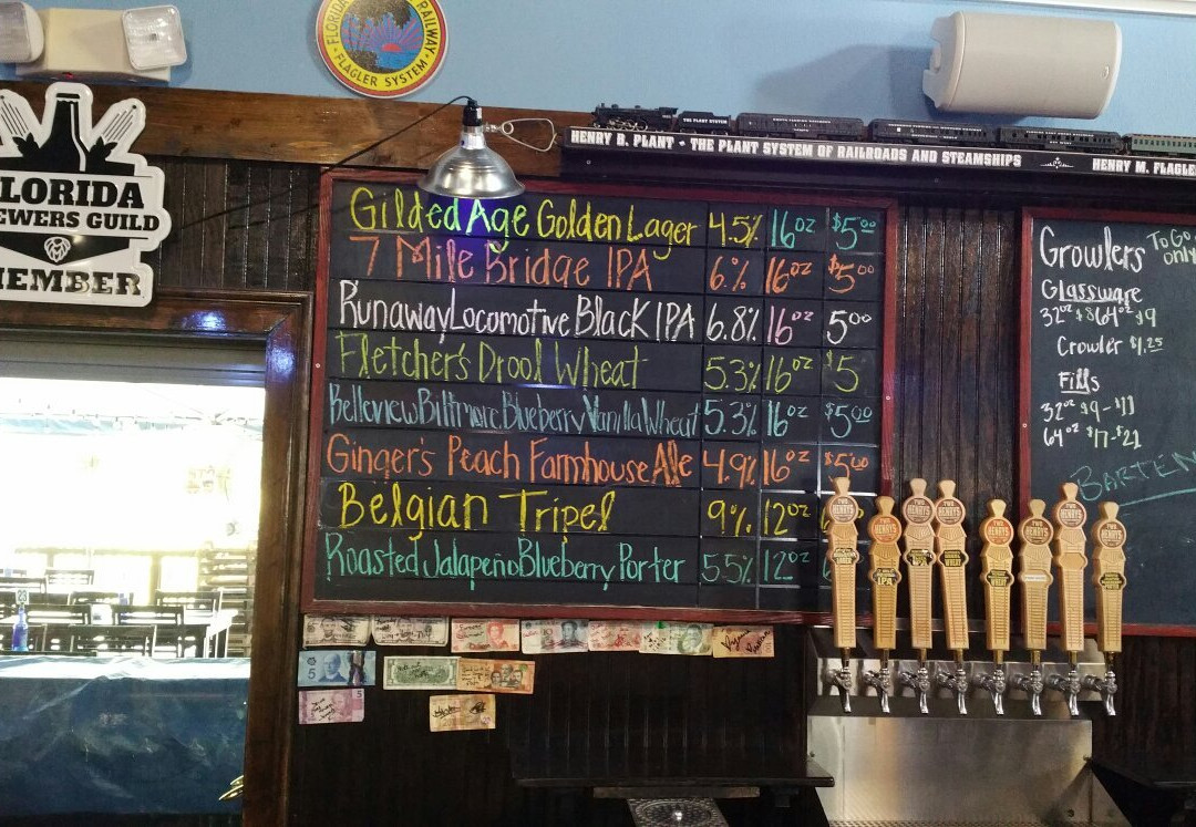 Two Henrys Brewing Company Tasting Room-普兰特城必去景点