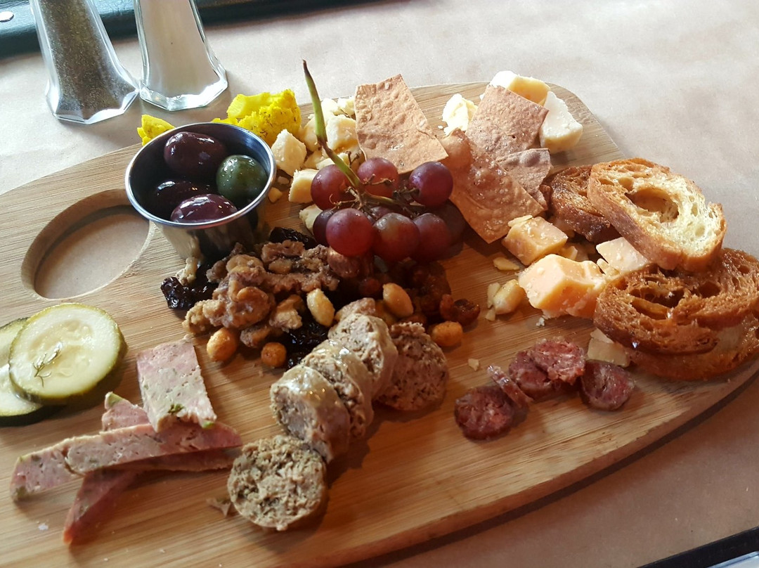 Solon餐馆和美食-Swirl Wine bar