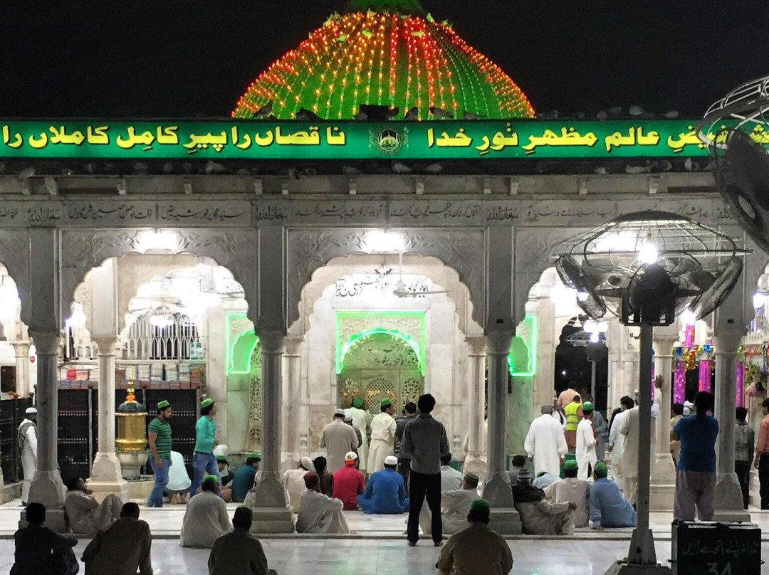 Ali Hajvery's Tomb-拉合尔必去景点