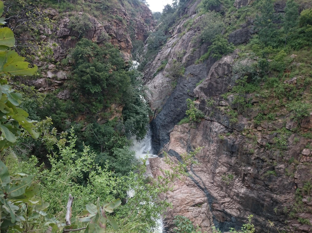 Ganganna Sirrasu Waterfalls景点图片