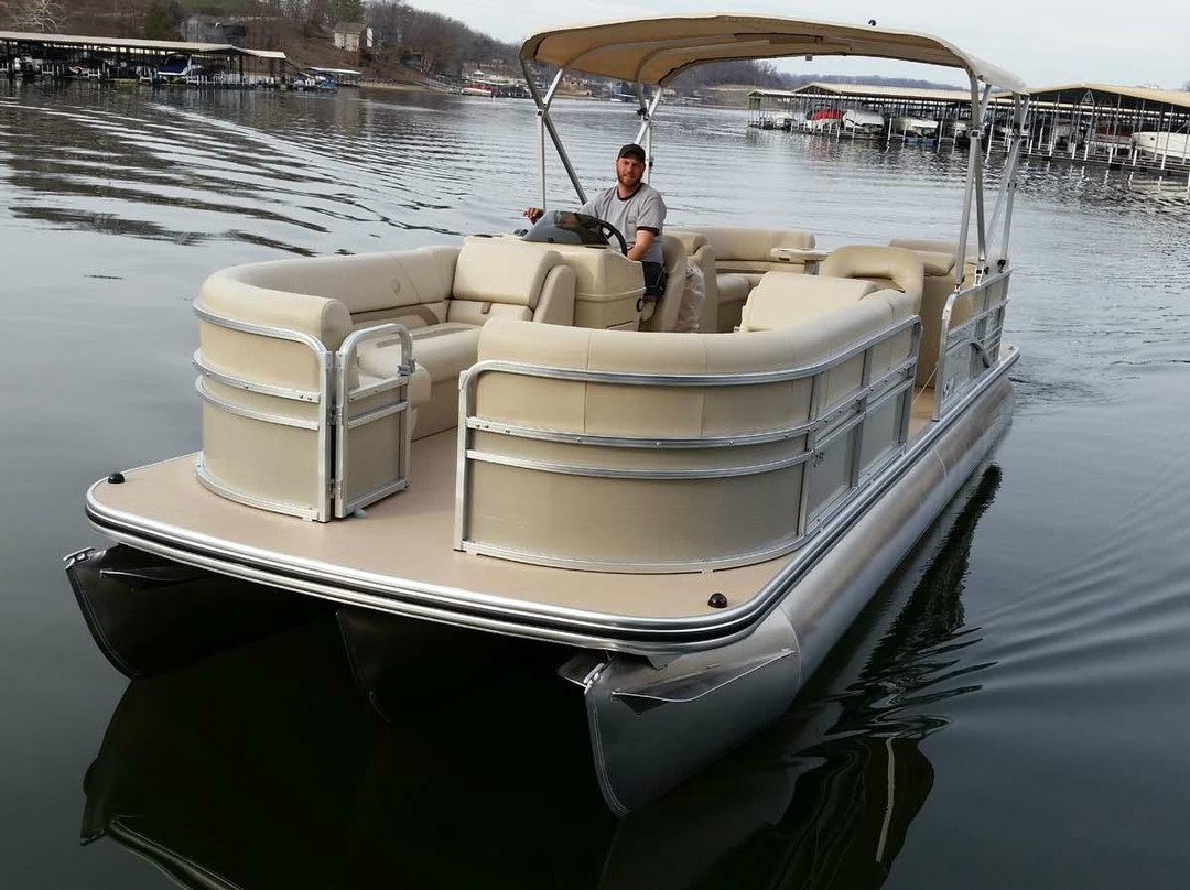 Adventure Boat Rentals-Lake Ozark必去景点