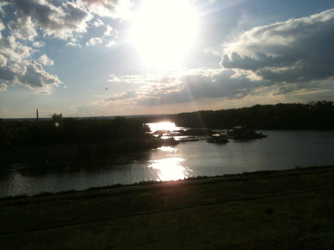 Krasnoarmeyskiy District Embankment景点图片