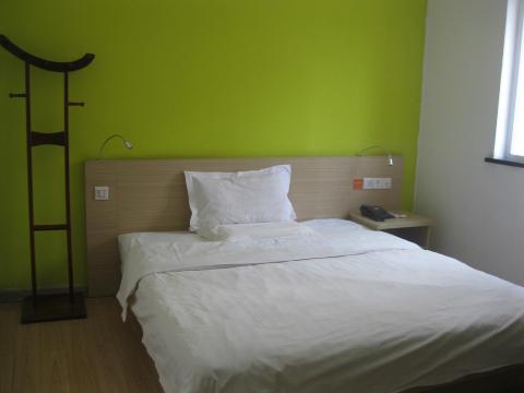 7天酒店(镇江苏宁广场永安路美食街店)-客卧