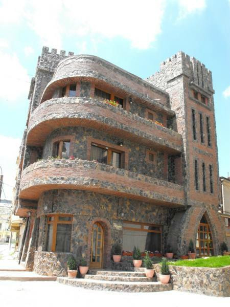 Castel Edinburgh Caracal主图