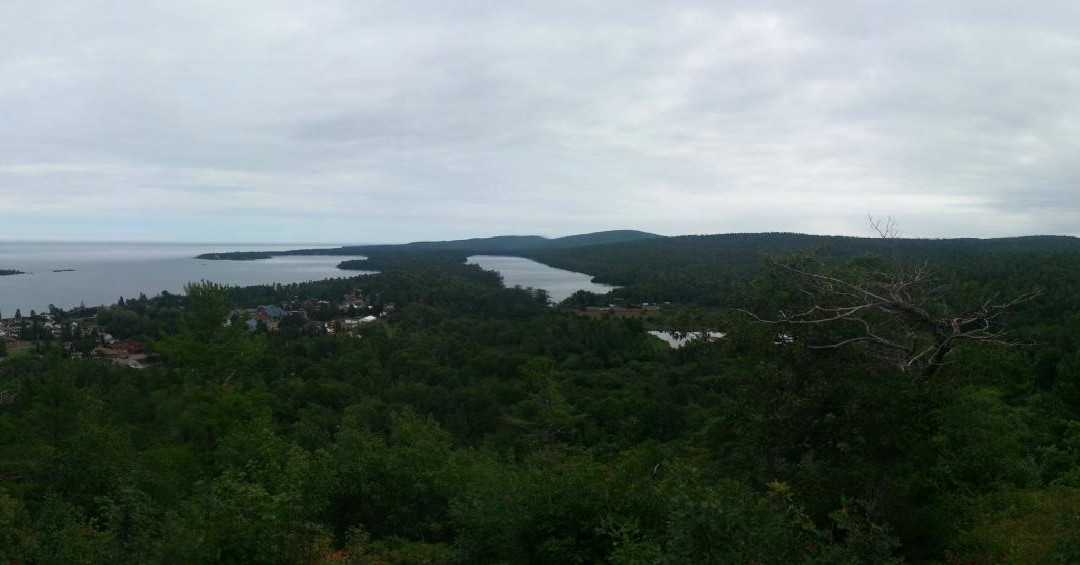 The trail to Copper Harbor-汉考克必去景点