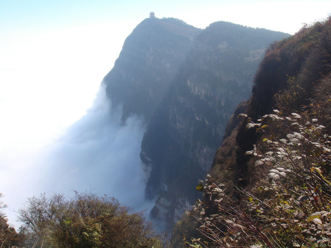 舍身崖-峨眉山市必去景点
