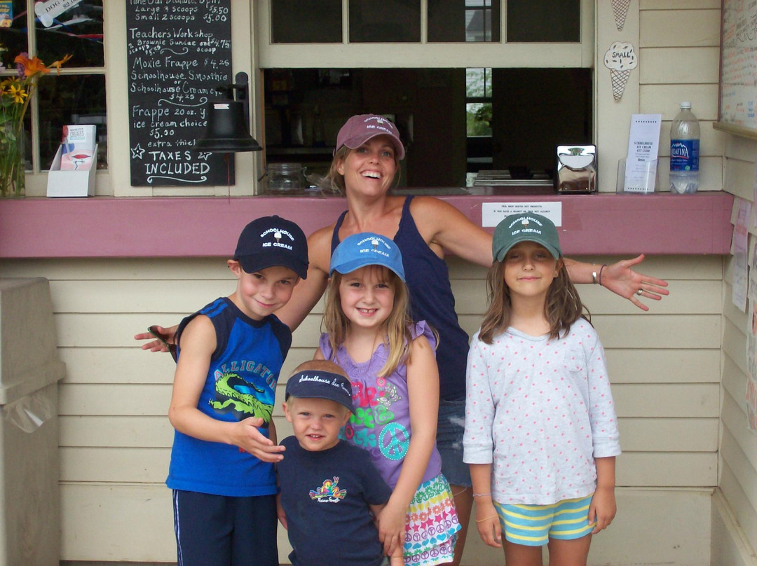 Lebanon餐馆和美食-School House Ice Cream & Farm