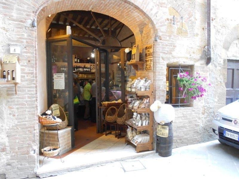 La Taverna del Pecorino-皮恩扎必去景点