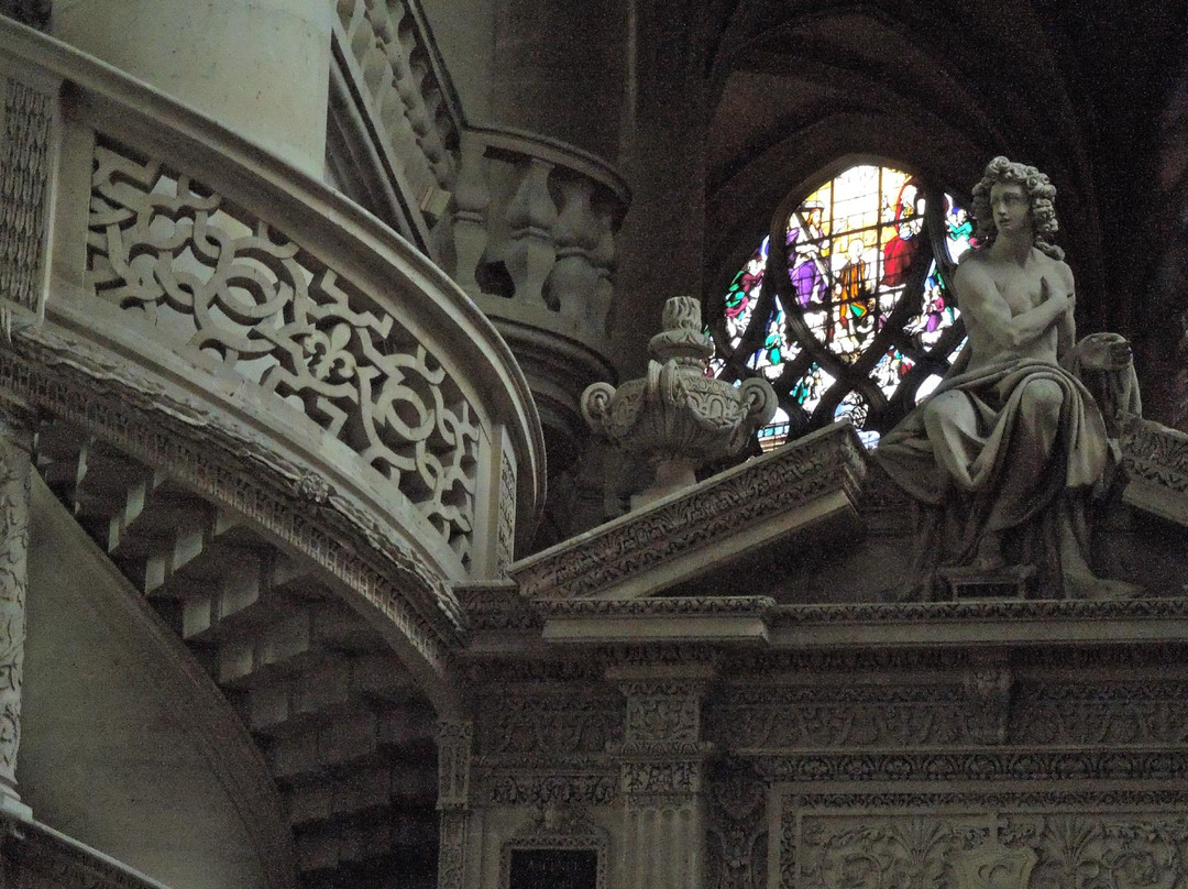 圣耶戋纳迪蒙教堂-巴黎必去景点