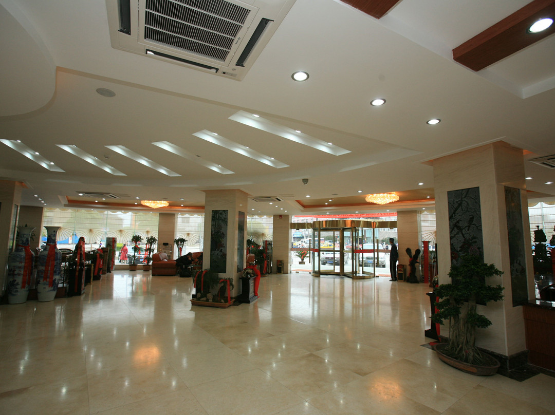 东方名人国际大酒店主图