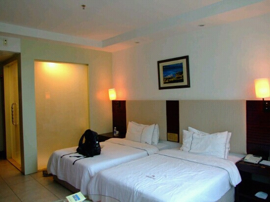 德泽园(粤海)假日大酒店主图