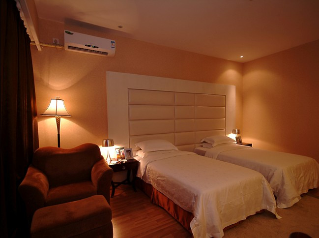 汤泉春天高尔夫酒店主图