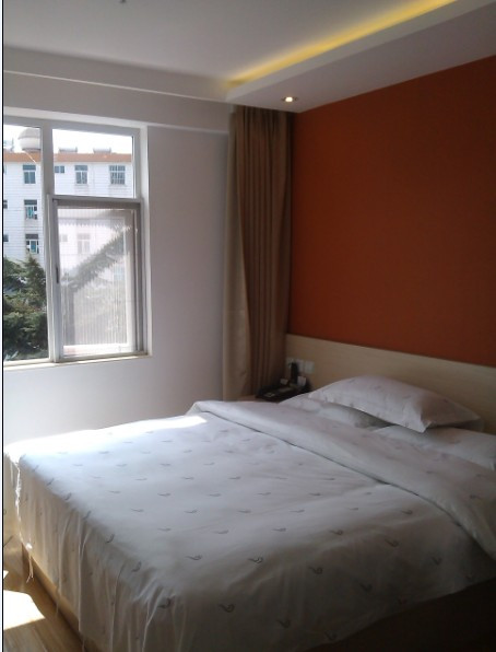 曲靖云上四季连锁酒店龙潭公园店 主图