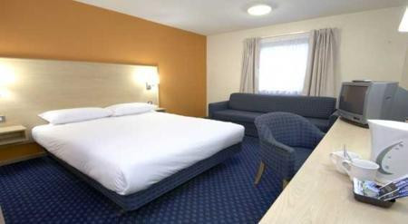 Travelodge Cheltenham主图