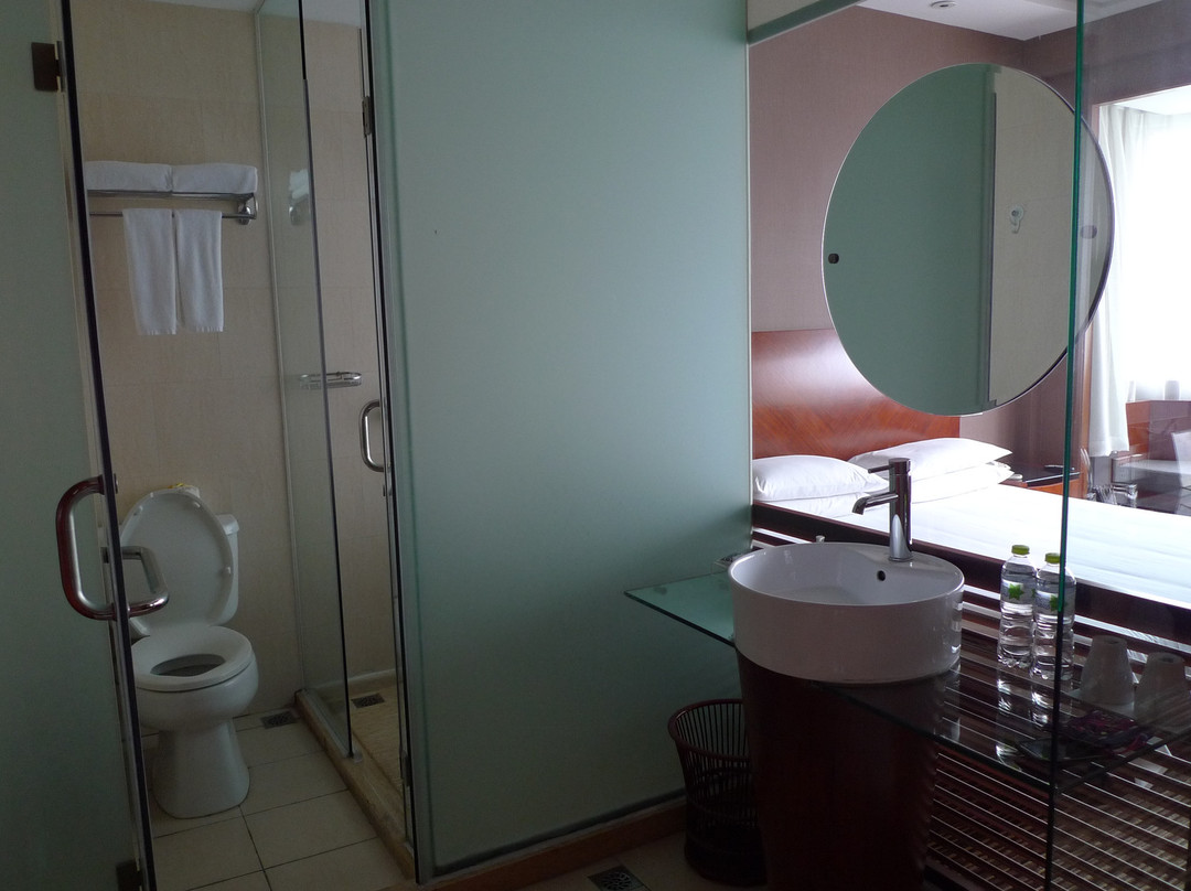 君亭湖滨酒店主图