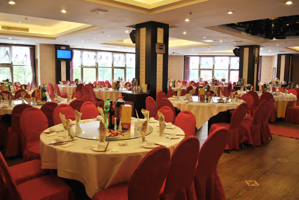 紫丁香饭店主图