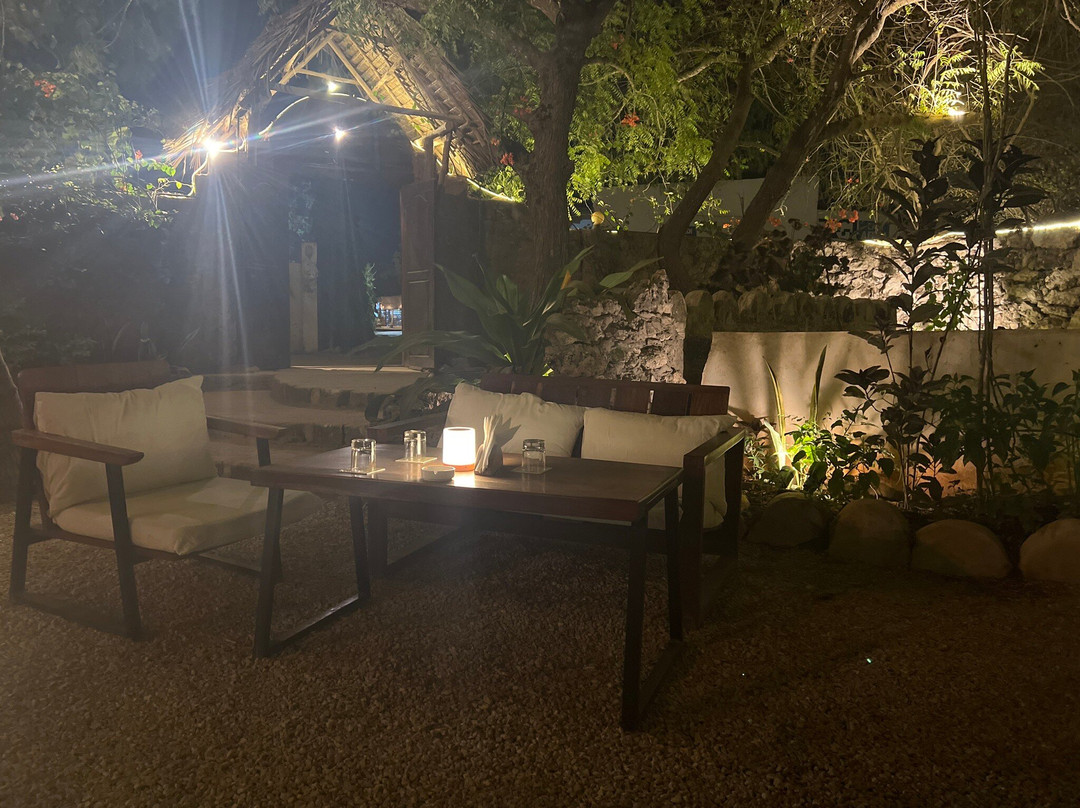 Moyo Restaurant & Bar