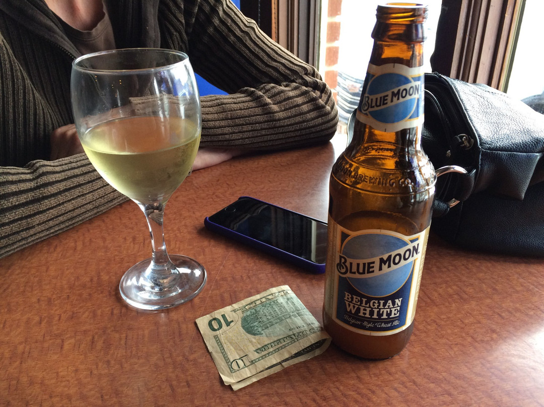 Moe-b-Dicks North Shore Pub