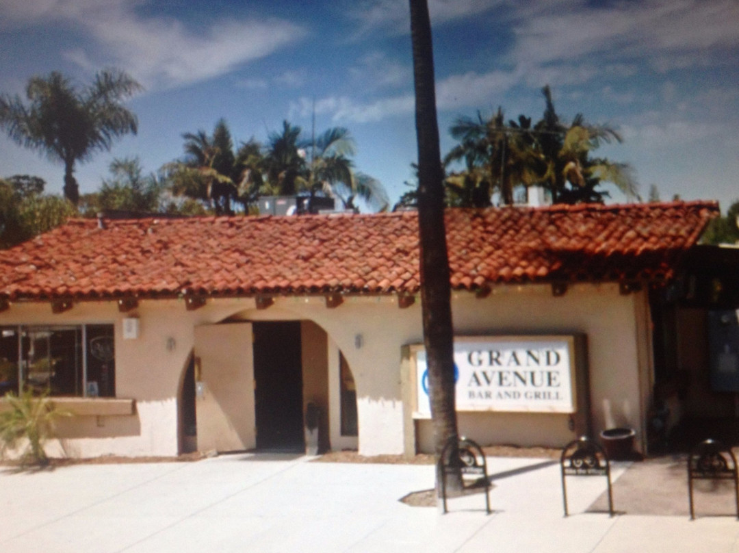 Grand Avenue Bar & Grill