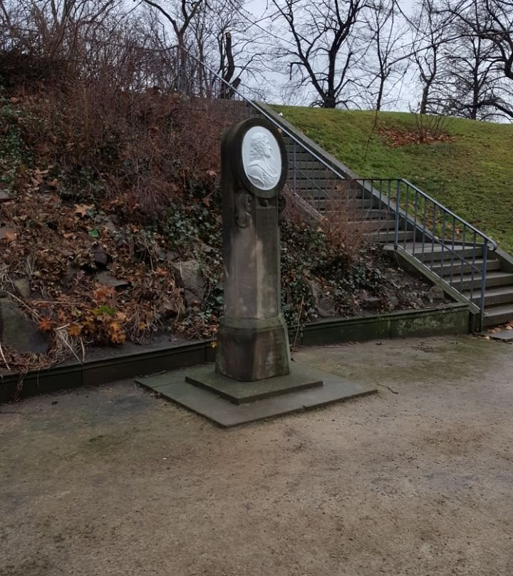 Böttger Denkmal-德累斯顿必去景点