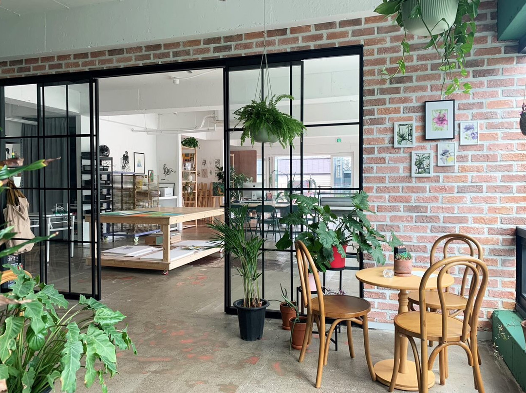 Naughty Muse Studios-釜山必去景点