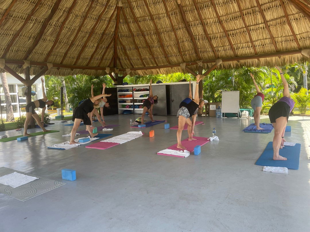 伊斯塔帕地中海度假村主图